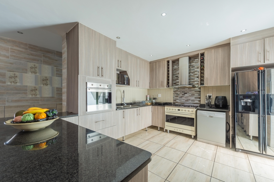 4 Bedroom Property for Sale in Geelhoutpark North West
